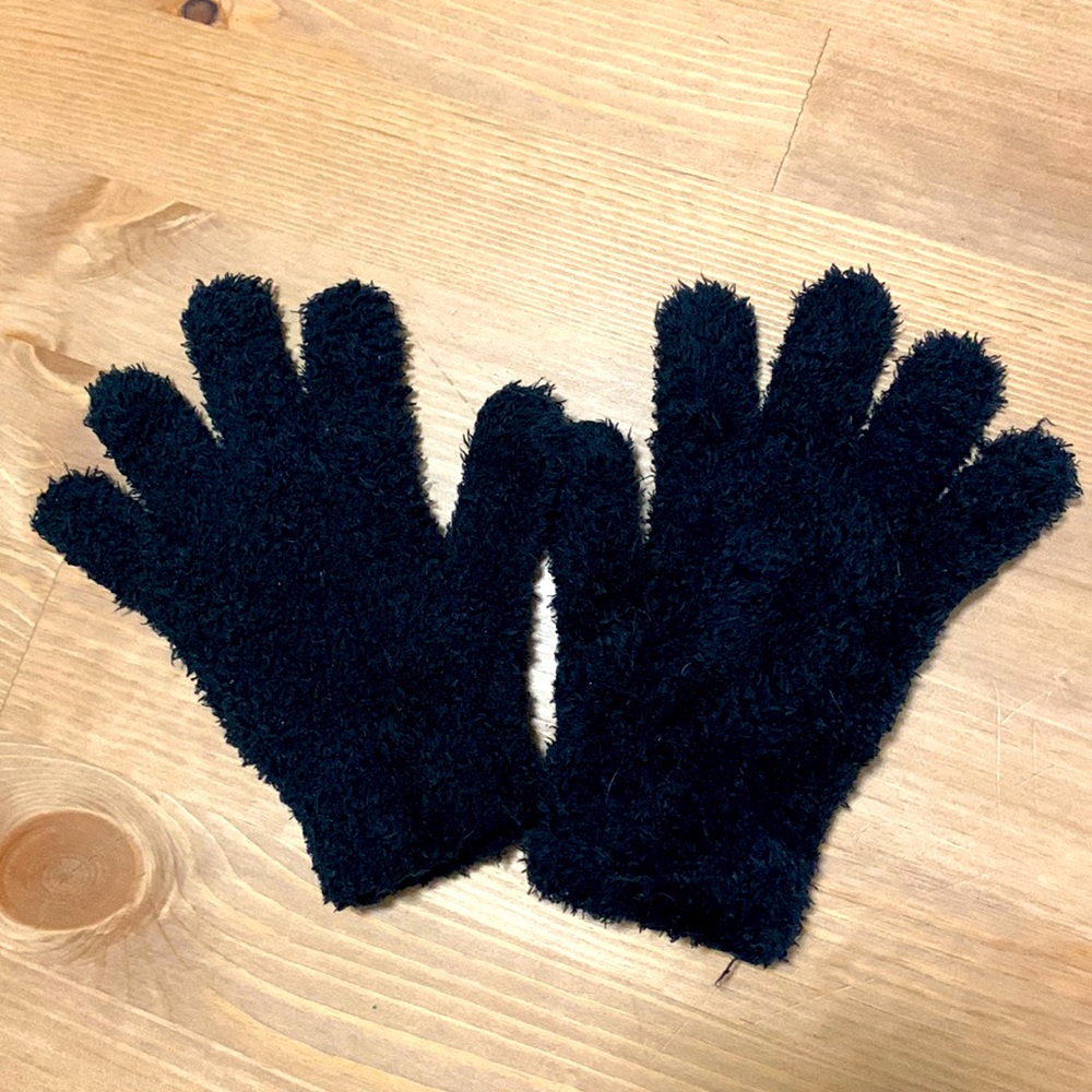 Fluffy Black Gloves
